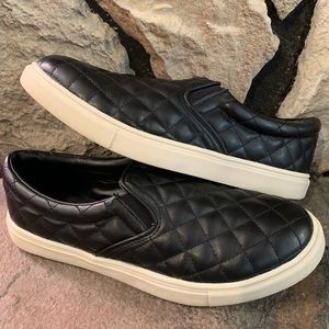 Steve Madden Ecentrcq Black Leather Slip On